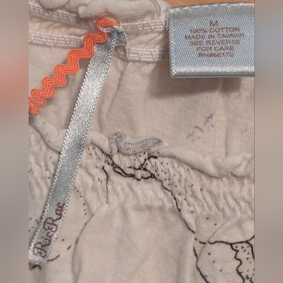 Ric Rac Floral White Top..SOOO Cute. Medium - Picture 2 of 2